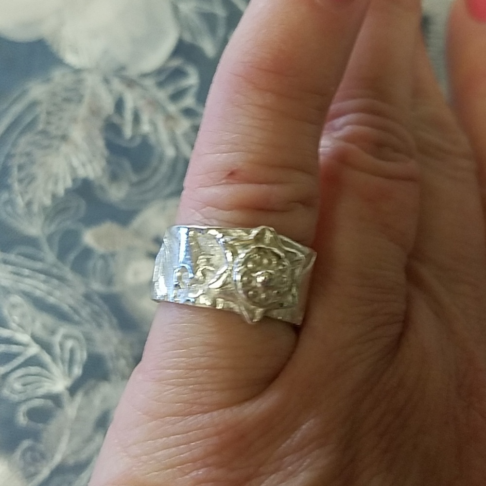 Designer Pure Silver Ring - Picture 3 of 5
